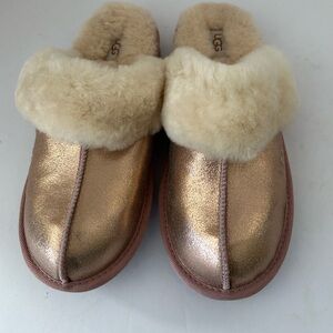 NEW UGG Cozy II Genuine Metallic Glitter Slippers in Rose Gold size 4.